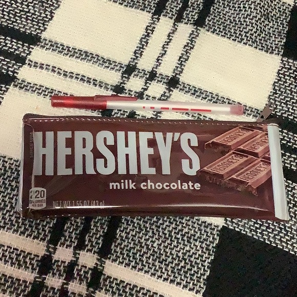 🔴 Hershey’s milk chocolate pencil pouch - Picture 5 of 5